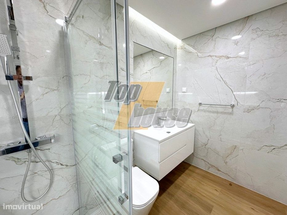 Apartamento T2 totalmente remodelado Costa de Caparica