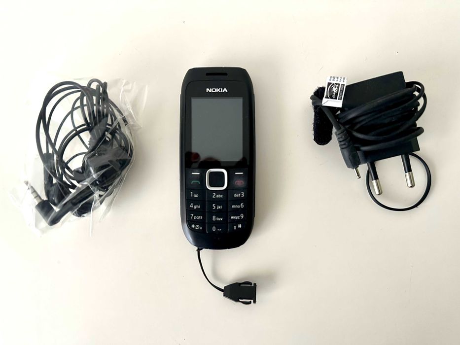 Nokia mobile phone in great condition. Barely used.63825191355649121