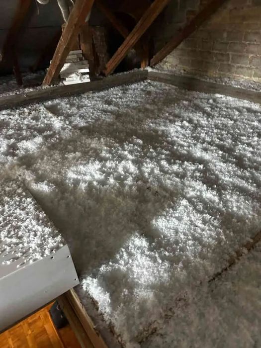 Docieplanie poddaszy – wdmuchiwanie celulozy, wełny i styropianu