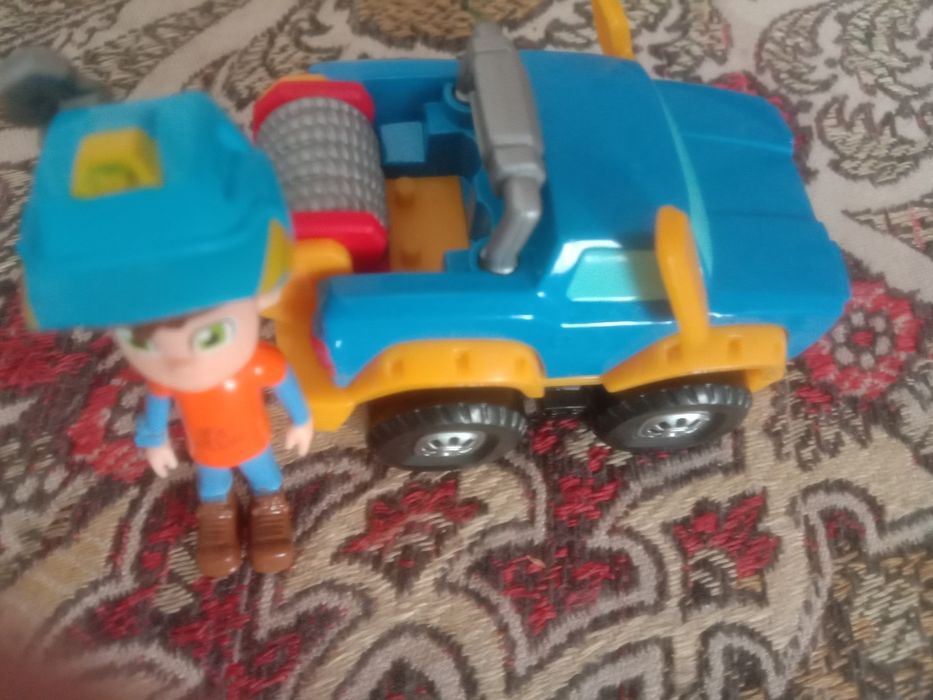 Герої мультика, Рев і Рамбл