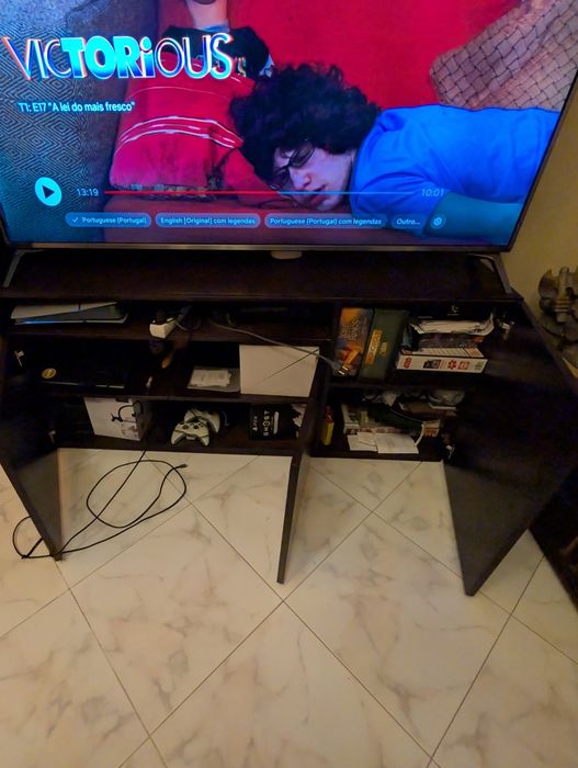 Móvel de sala com led na vitrine