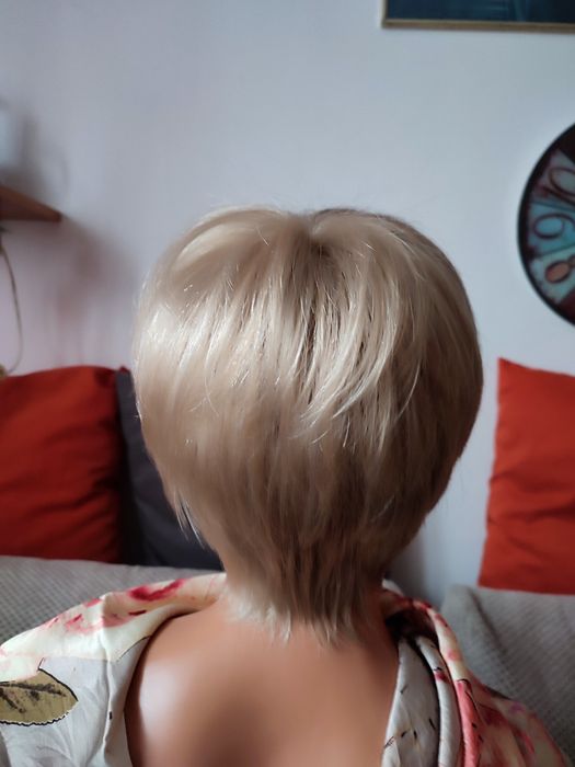 Peruka firmy Rokoko blond