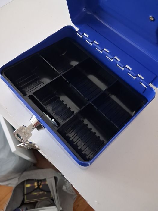 Skrzynia na klucz zamykana