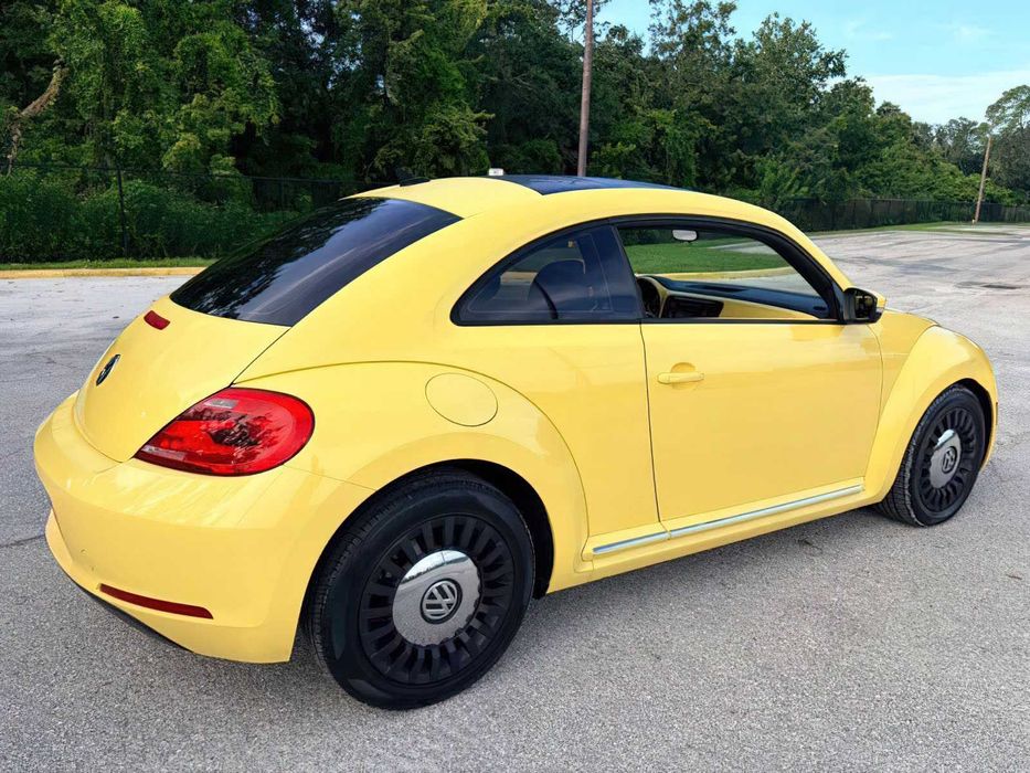 Volkswagen Beetle      2015