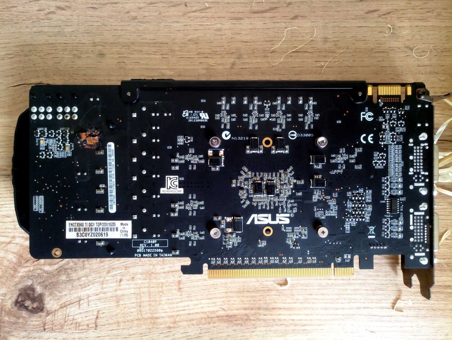 Відеокарта ASUS ENGTX560 Ti DCII TOP/2DI/1GD5 (нюанс)