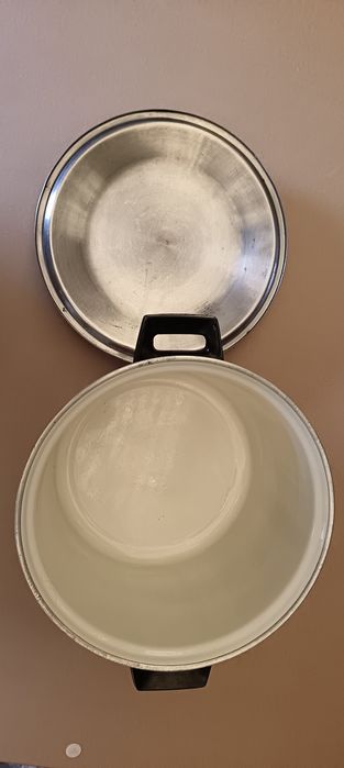 Panela de alumínio fina 21cm largura por 17,50cm altura, em bom estado