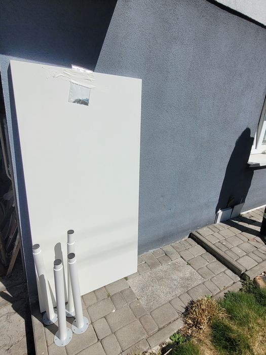 Biurko białe 140x60 regulowana wysokość, stan bardzo dobry