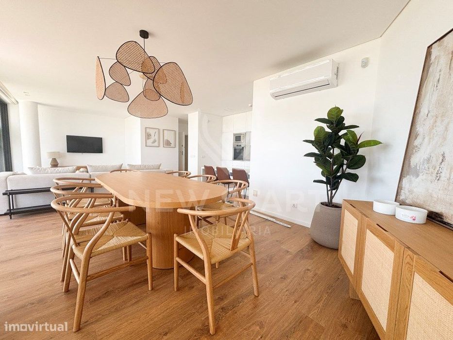 Apartamento T2 novo, garagem, piscinas, vista mar, Del Mar em Olhão