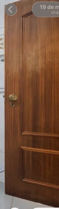 Portas em mogno em bom estado .