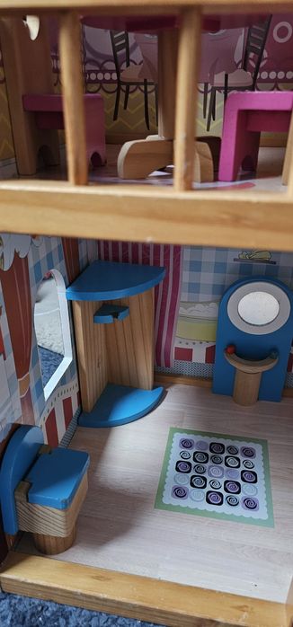 Domek drewniany dla lalek