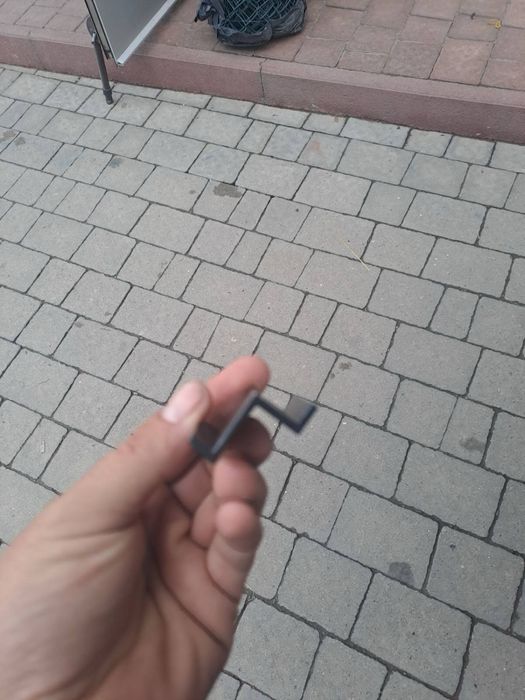 Притиски і шурупи для панелей