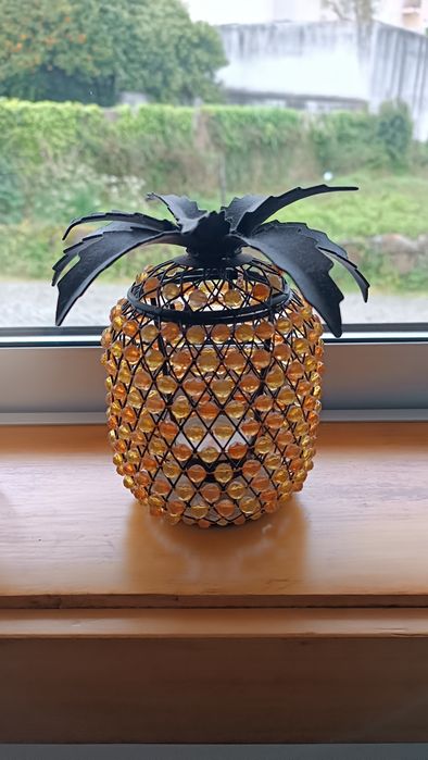 Various decorative items443549914183116803