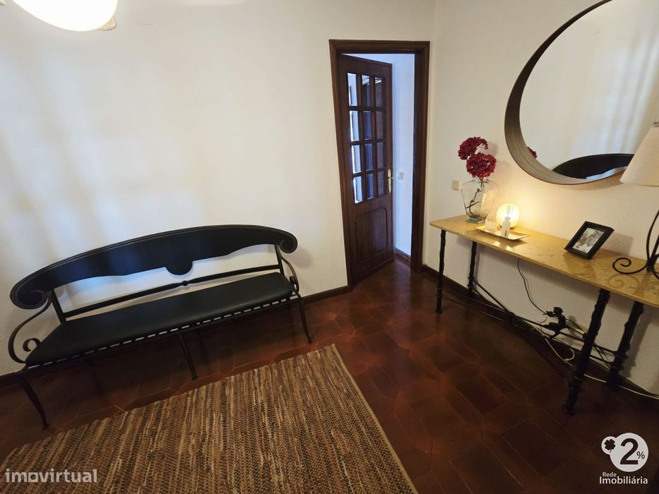 Apartamento T2 com terraço em Santa Marinha ( Vila Nova de Gaia )