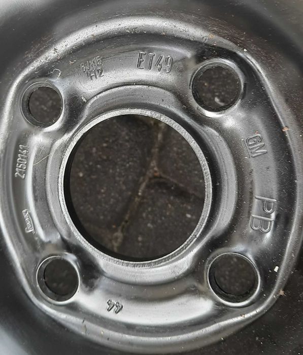 Koło zapasowe od Opla Vecta B firmy MICHELIN.