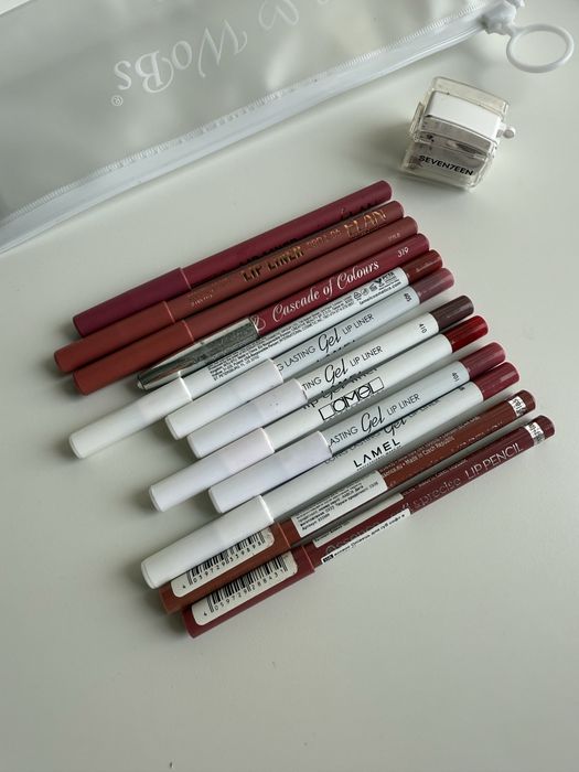 Олівці для губ, нюдові відтінки