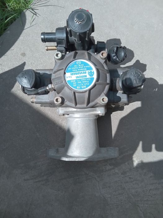 Насос італія для оприскувача мотоблока голдоні