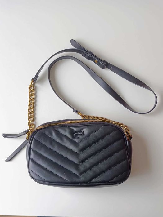 Bolsa de senhora tiracolo cor preto - quase sem uso mas em bom estado.