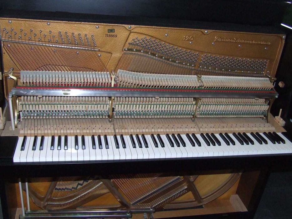 Pianino Grotrian Steinweg mod 120, czarne z 1977 r.