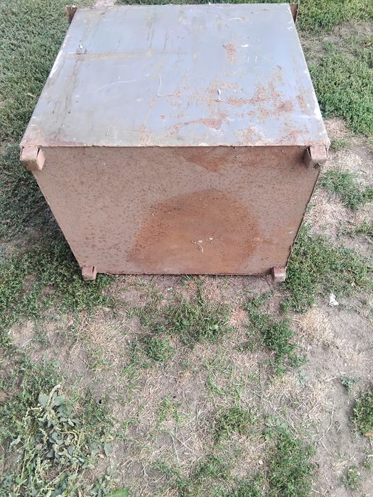 Продам сейф кому потрібний пишіть телефонуйте.