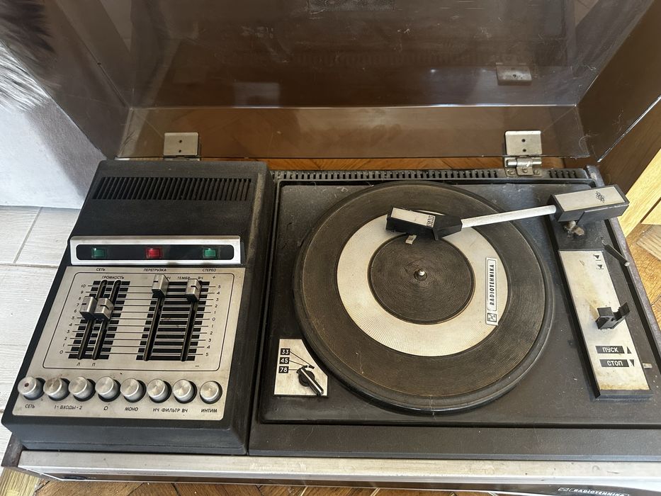 Вініловий програвач Radiotehnika