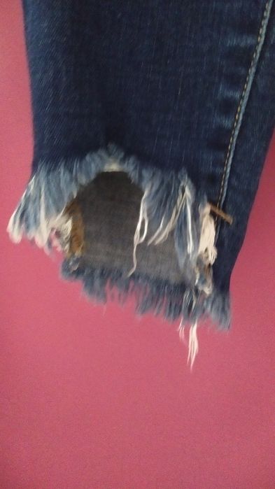 Rozstrzępione jeans