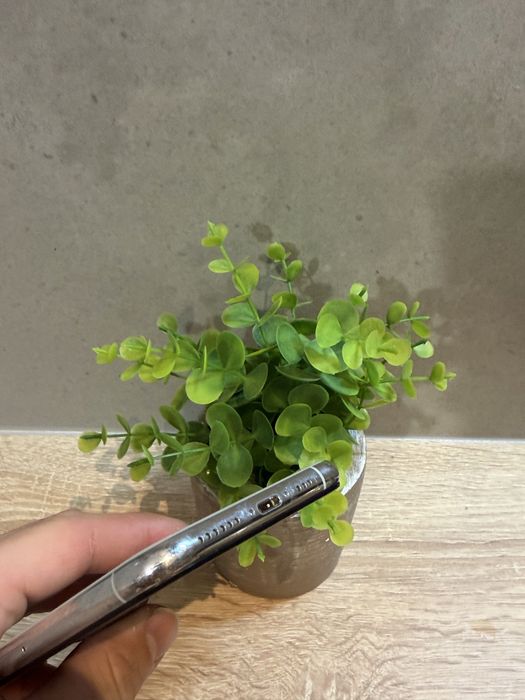 Iphone 11 pro 85% bateria