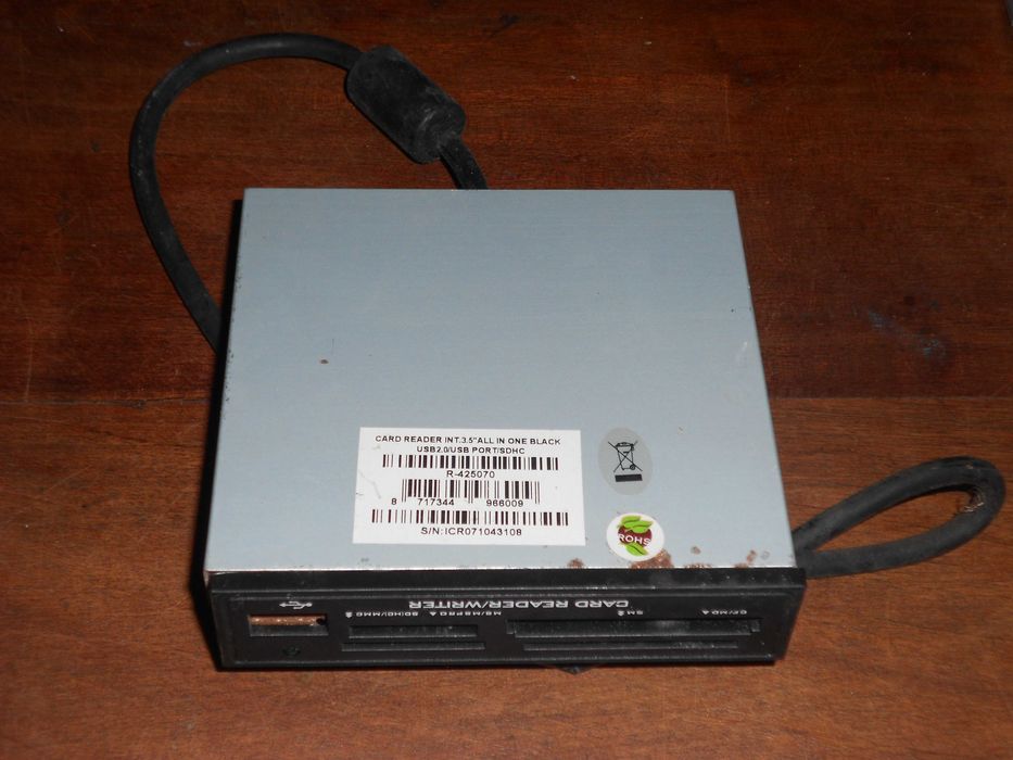 Drive disquetes 3,5" com gaveta / suporte e leitor drive cartões