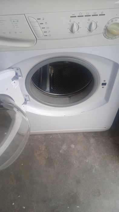 Máquina de Lavar Roupa Ariston