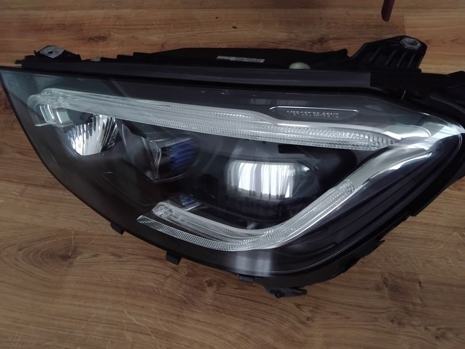 Фара до Мерседеса.