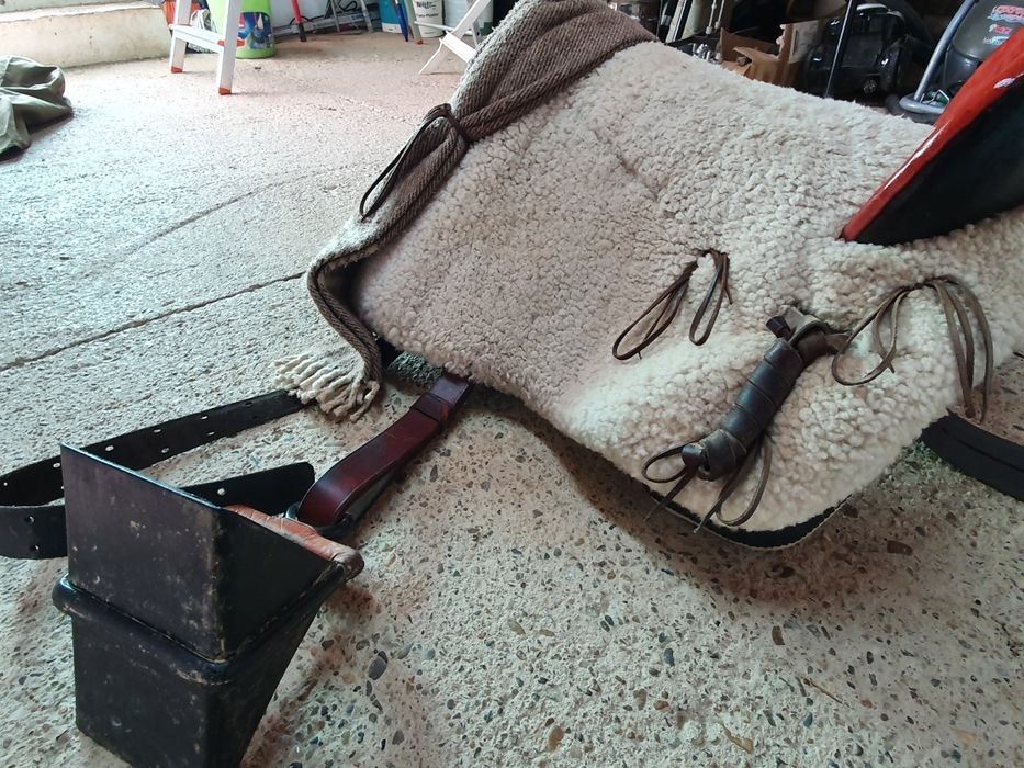 Cadeira espanhola de montar a cavalo.