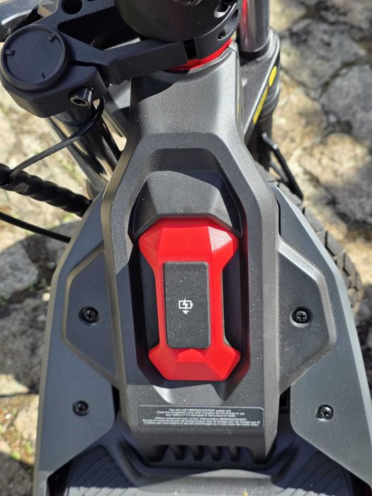 Trotinete Elétrica Segway Ninebot ZT3 Pro – Como Nova (Apenas 9 km!)