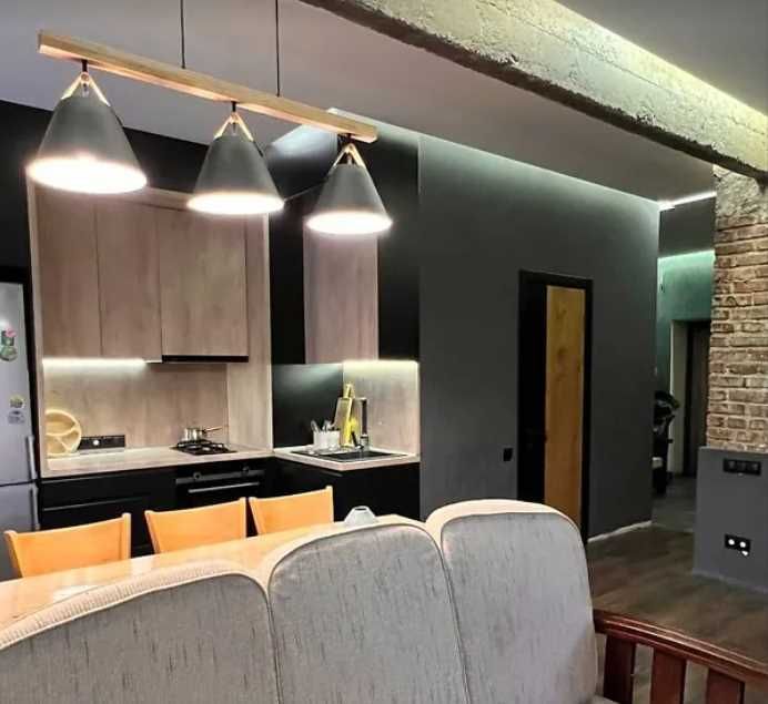 Продаж двокімнатної квартири з дизайнерським ремонтом в Центрі