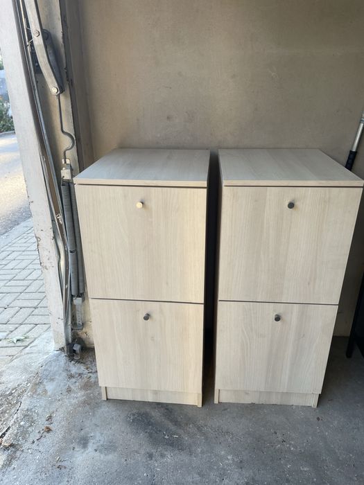 2 móveis bejes com duas gavetas