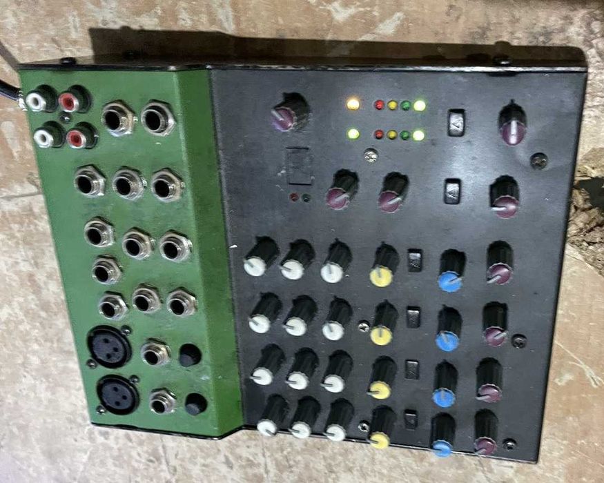Микшерный пульт Soundcraft компактный