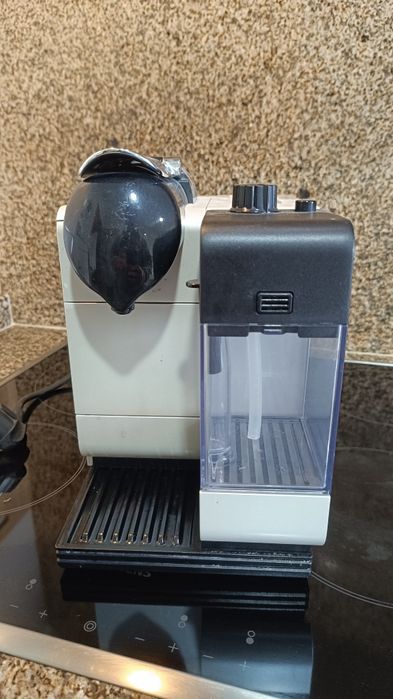 Máquina Nespresso Latissima Delonghi