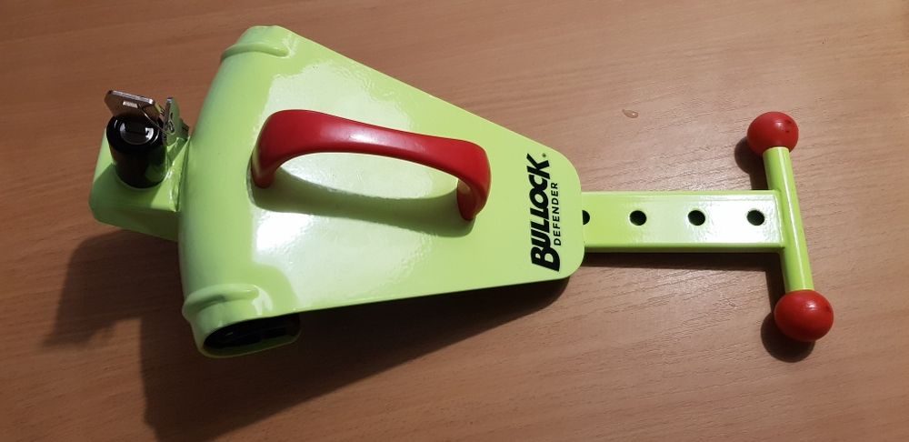 Uniwersalna blokada samachodowa