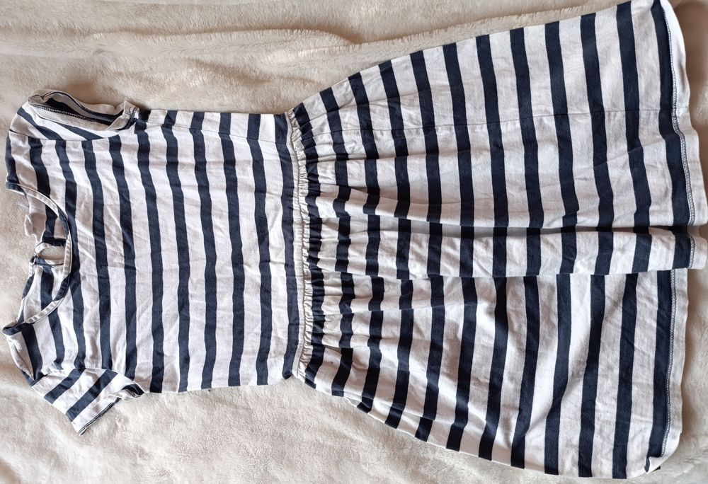 Dziewczęca sukieneczka w paski  pachy 36x2