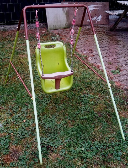 Huśtawka dziecięca ze metalowym stojakiem