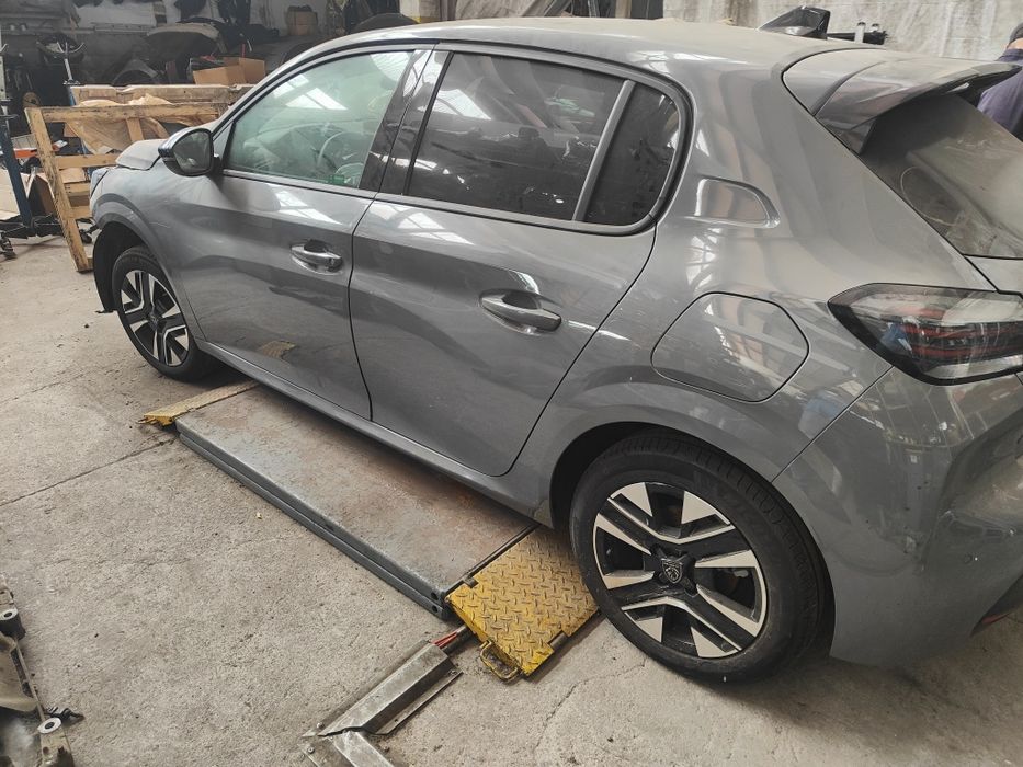 Peugeot 208 hybrid  salvado