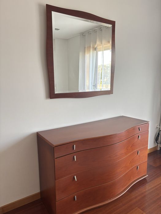 Mobiliário de quarto em madeira de cerejeira