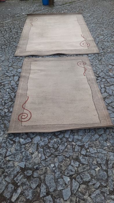 Tapetes e carpetes usados em estado razoável