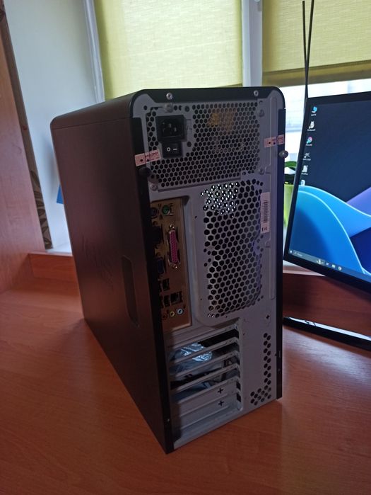 Системнисистемний блок для офісної роботи та роботи в інтернеті.