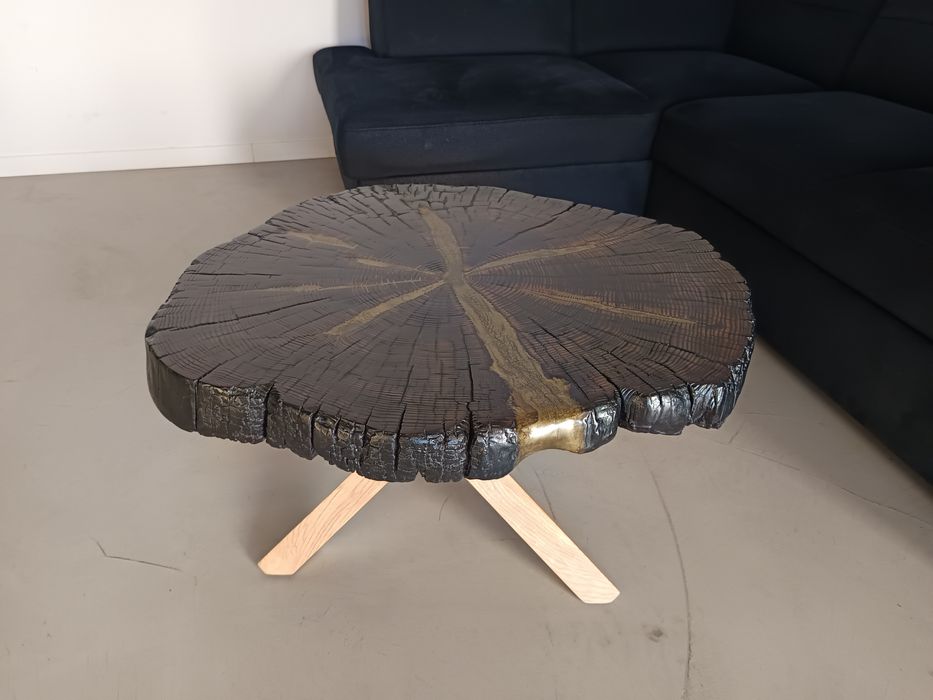 Stolik z  plastra jesionu