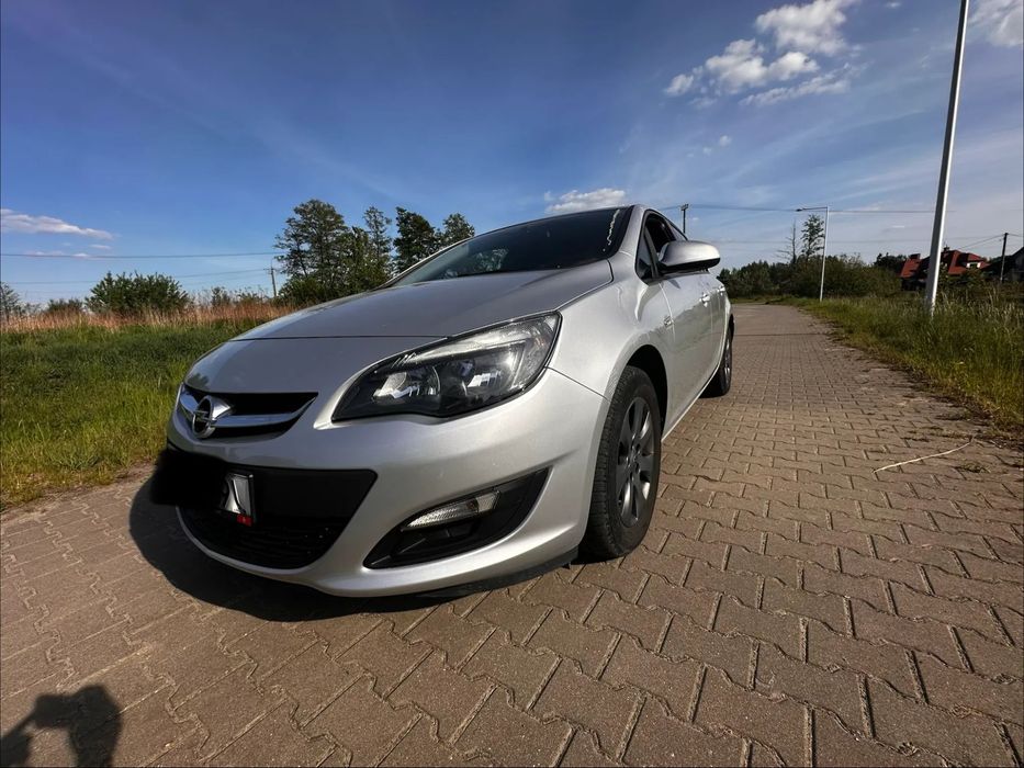 Opel Astra Sprzedam Opla Astra J - tanie i niezawodne autko! Polski Salon!