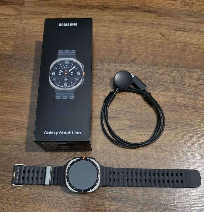 Samsung Galaxy Watch Ultra 2025 LTE 47mm
Srebrny