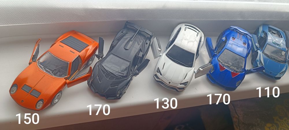 Продам машинки Kinsmart 1/36