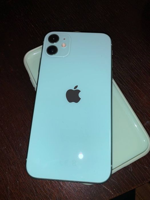 Продаю айфон 11