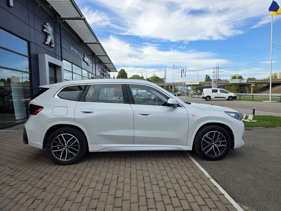 BMW iX1 2025 року 66.5 kWh (204 к.с.) eDrive 25 M Sport