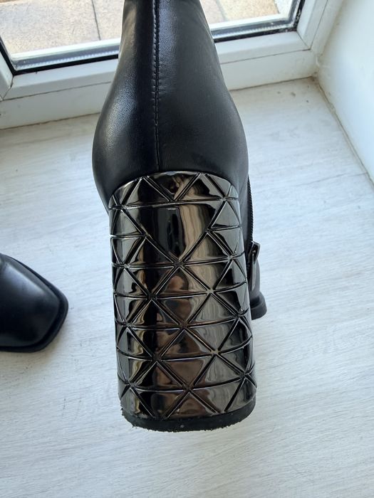 Ботильони р.40  Attizzare з «металевим» підбором