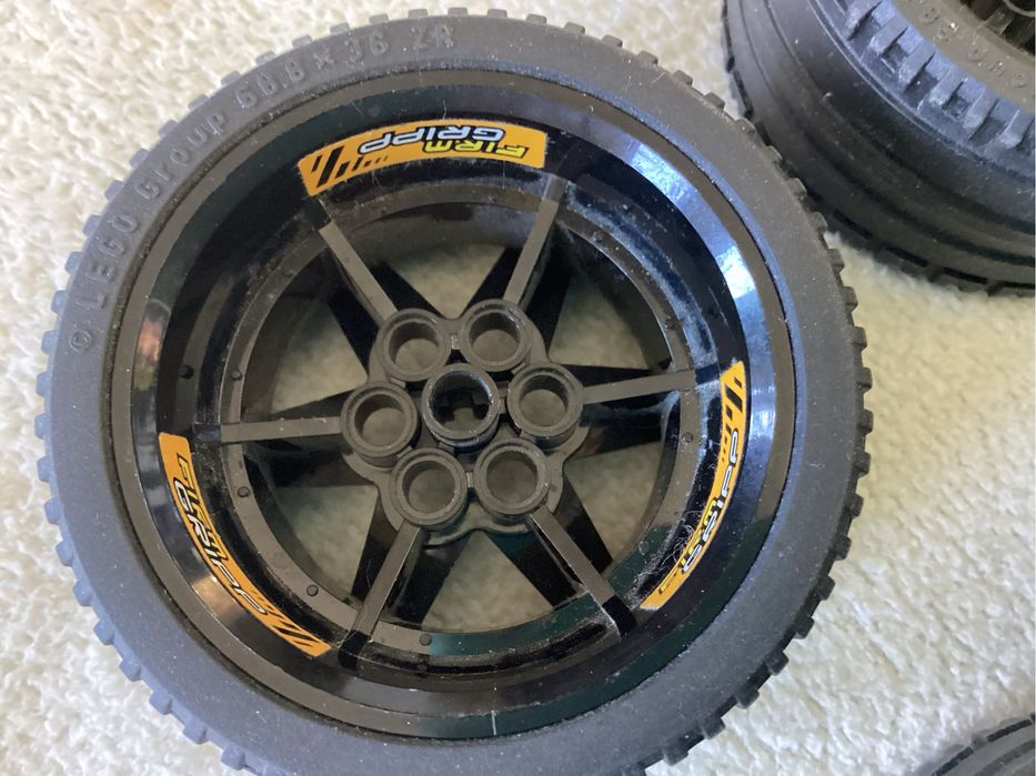 LEGO Technic Superszybka wyścigówka 42039